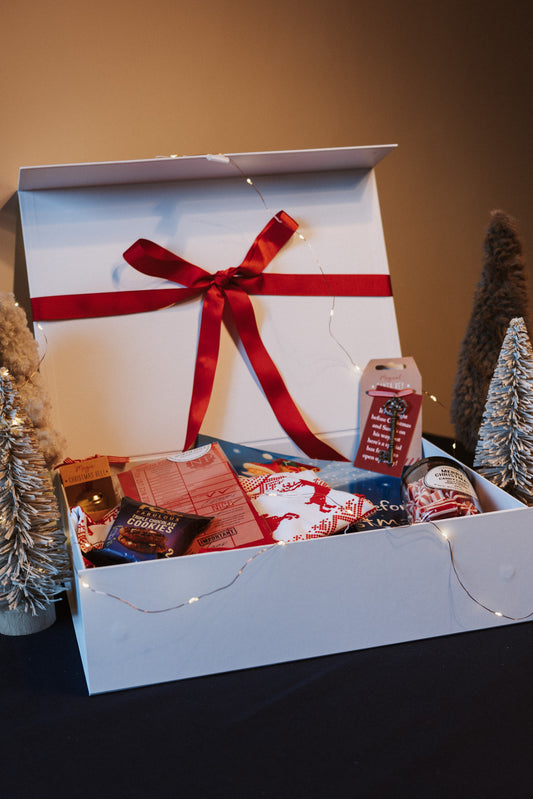 Children’s Christmas Eve Box – Magical Red Edition (Age 6-7)
